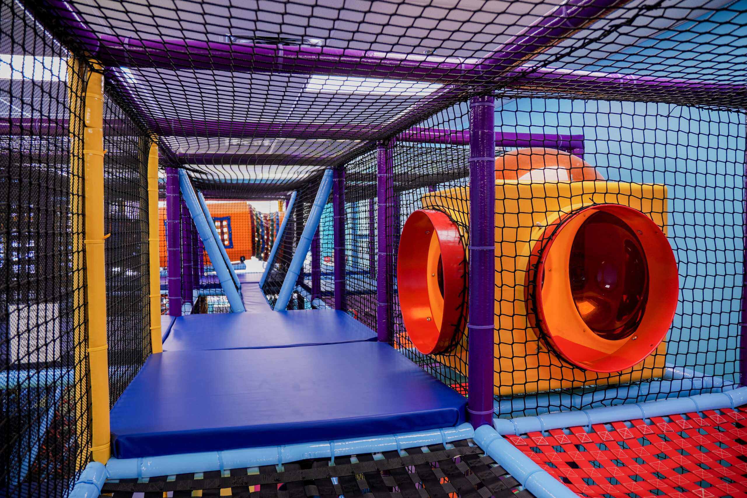 Open play structure